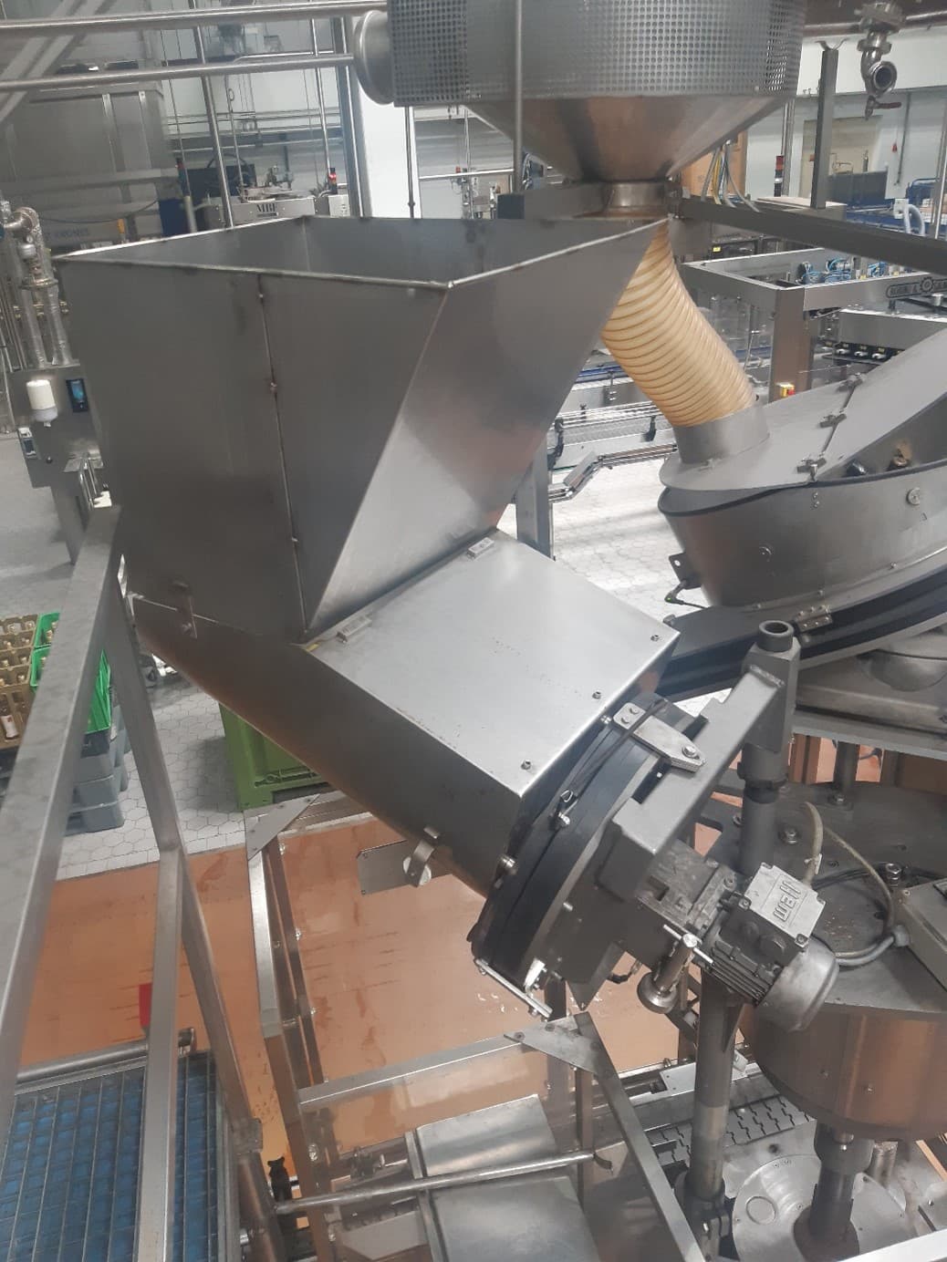 Side view of Dr. Datz GmbH VS 4 L