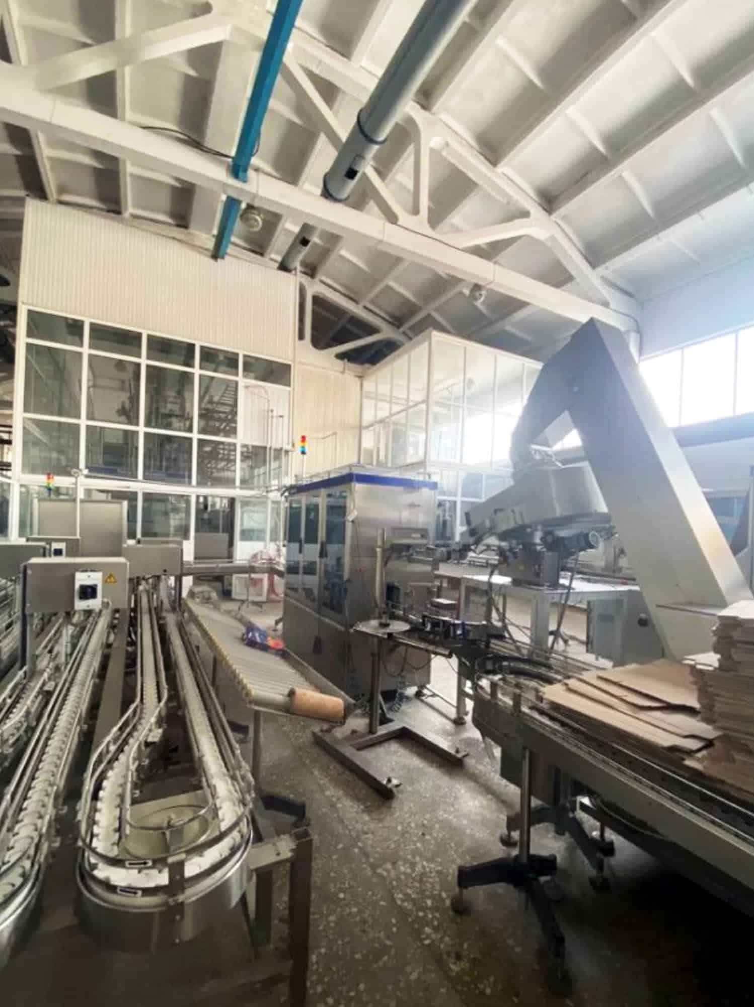 Side view of Tetra Pak TBA 8-1000 SQ
